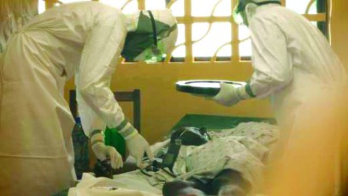 Un medic american care trata pacienţi în Libia, infectat cu Ebola